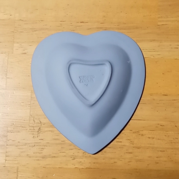 Vintage Wedgwood Jasperware Heart trinket dish - Picture 2 of 3